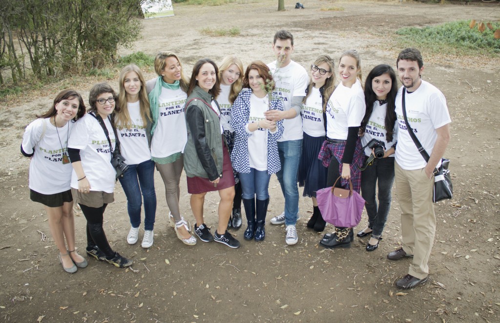 Bloggers-asistentes-al-acto-de-Plantemos-junto-a-María-y-Cyprian-de-Yves-Richer-1024x661