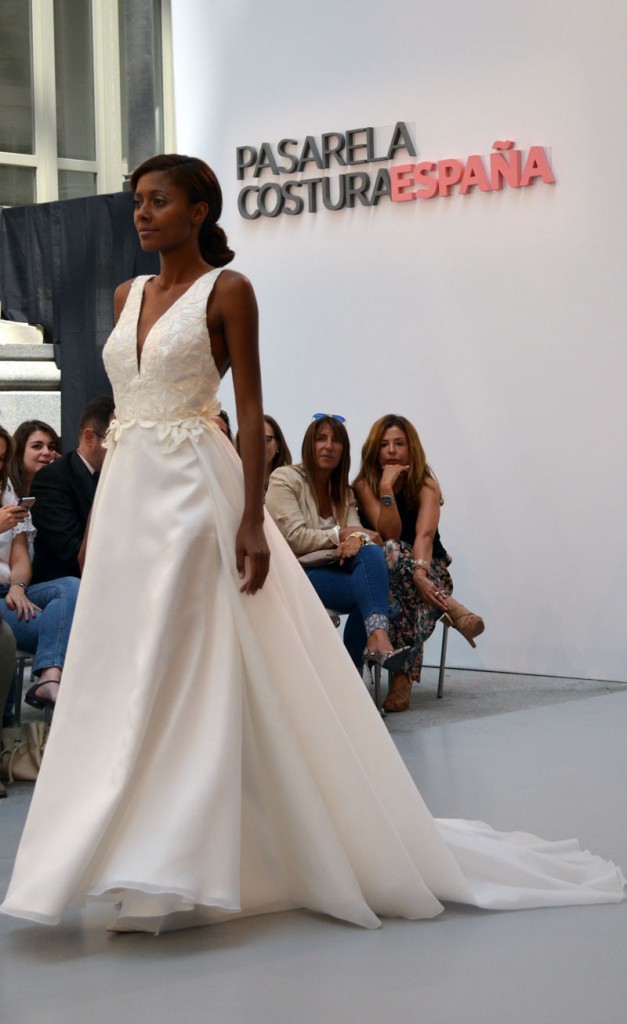 weddings-2016-Hannibal-Laguna-dress