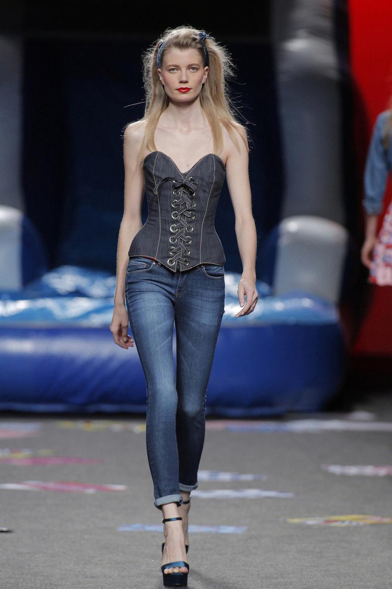 MayaHansen LOOKS CORSETS